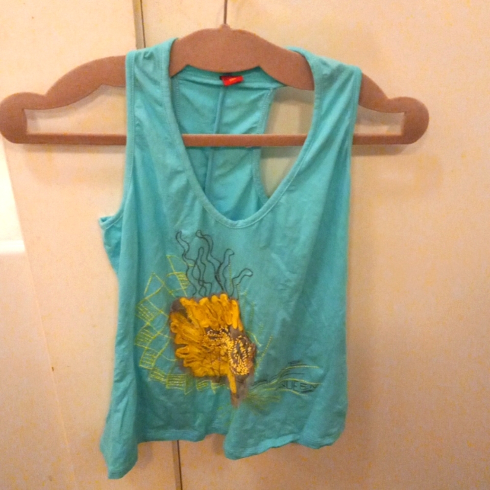 Save the Queen top